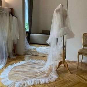 Never worn cathedral veil with ruffles. Didn’t go when I switched dresses 😩